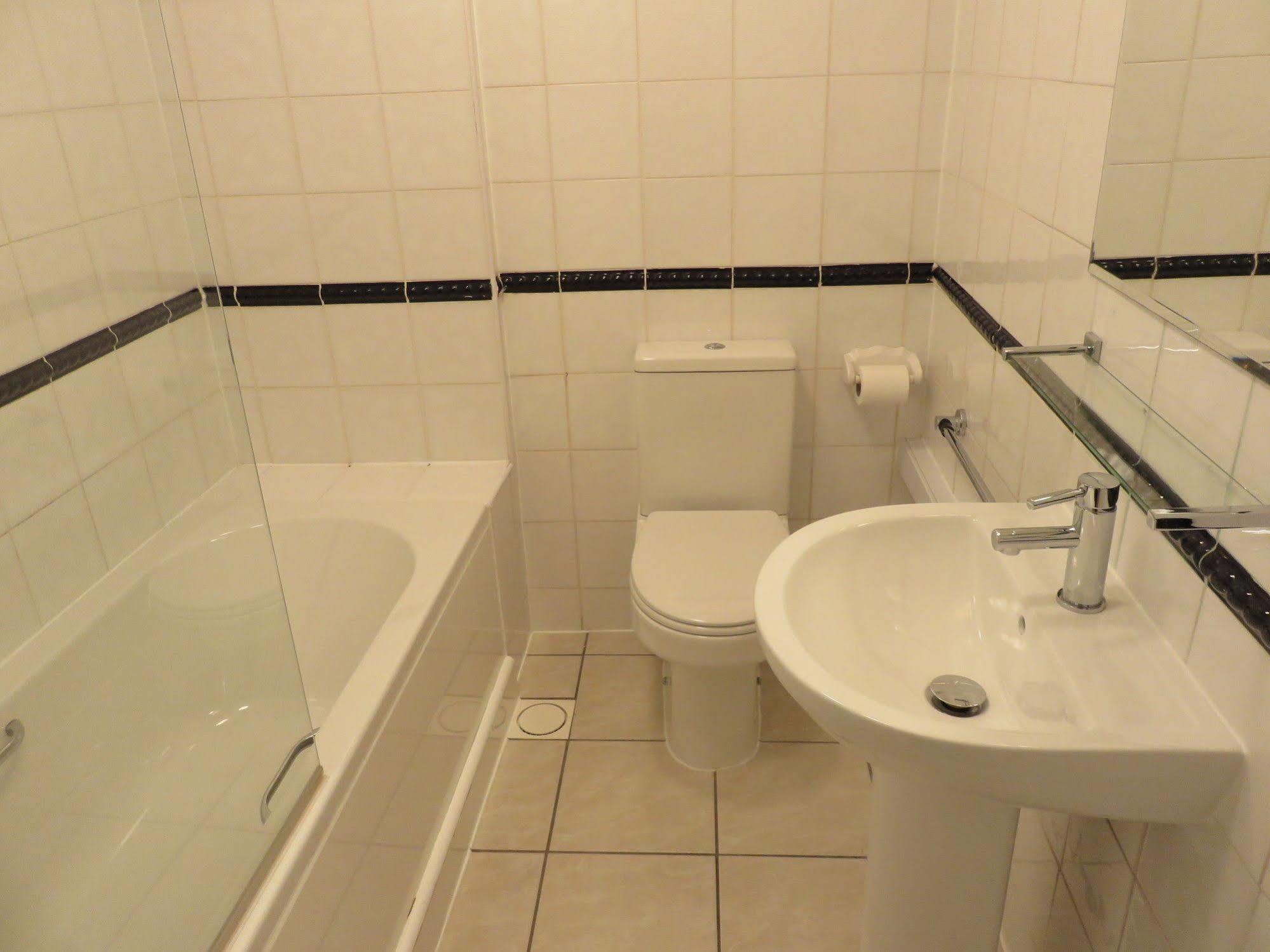 Euro Hotel Лондон Екстериор снимка
